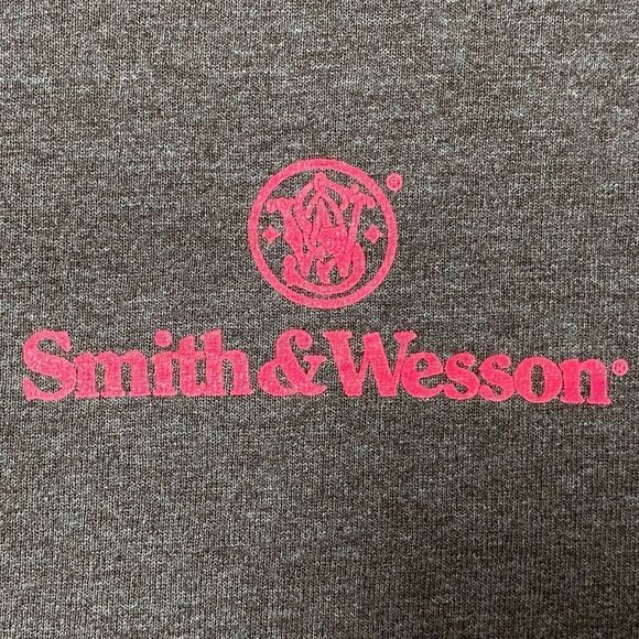 Smith & Wesson Women’s Black|Pink Respect Dual Pistol Graphic Shirt Sz XXL - Picture 5 of 9